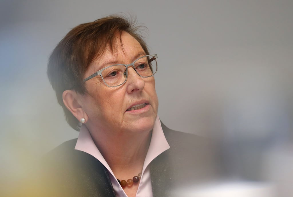 Elisabeth Mette, frühere Präsidentin des Bayerischen Landessozialgerichts, stellt die Ergebnisse der Untersuchung von Missbrauchsfällen in zwei Kinderheimen der Diözese Augsburg vor.