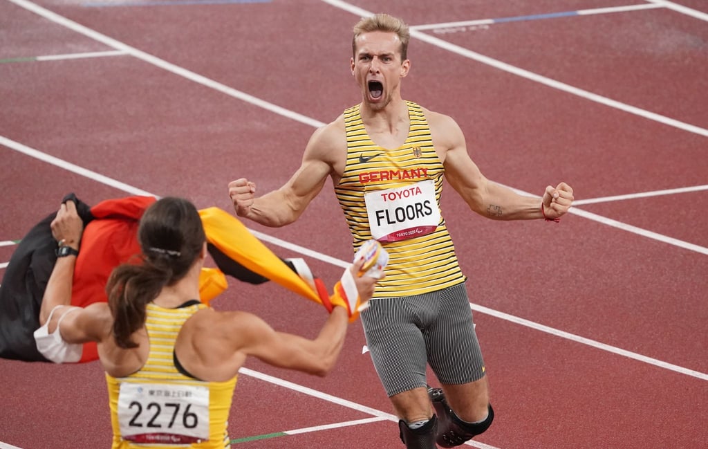Silbermedaillen-Gewinnerin Irmgard Bensusan feiert Johannes Floors nach dessen Lauf zu Gold.