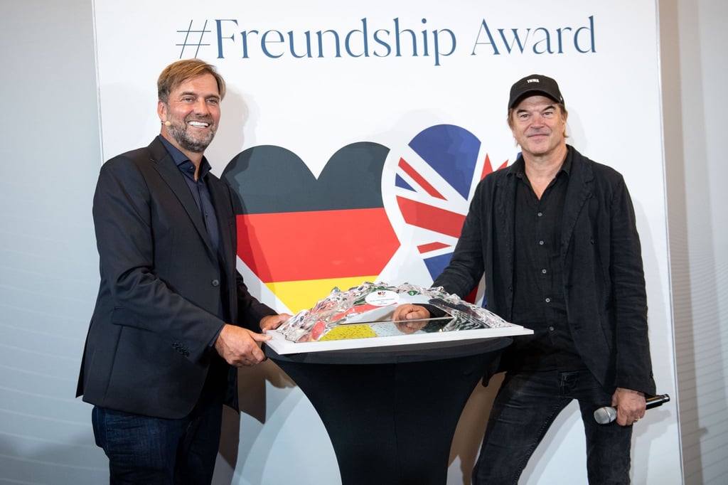Jürgen Klopp (l) wurde von Campino ausgezeichnet.