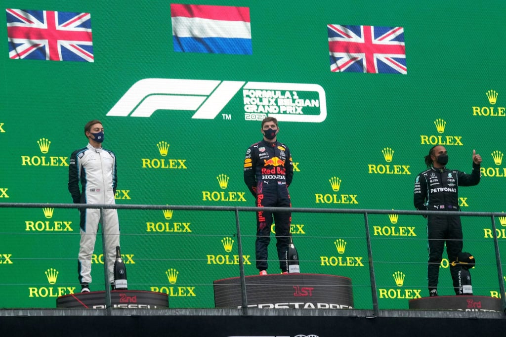 Verstappen hat eines der skurrilsten Rennen in der Geschichte der Formel 1 gewonnen. George Russell wurde Zweiter, Lewis Hamilton Dritter.