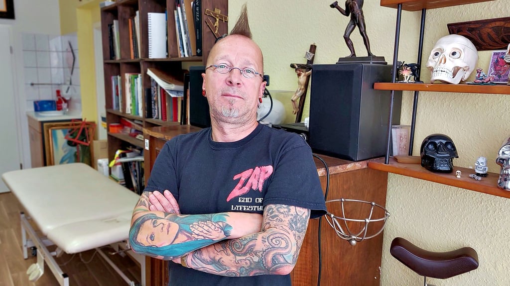 Markus Herold in seinem Tattoo-Studio in der Zerbster Straße.