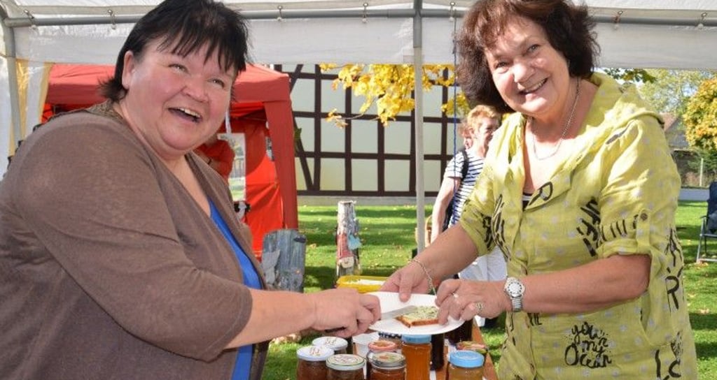Ramona Zimmermann und Katrin Gelencser vor drei Jahren bei der Premiere des Herbstbrunches in Mützel.