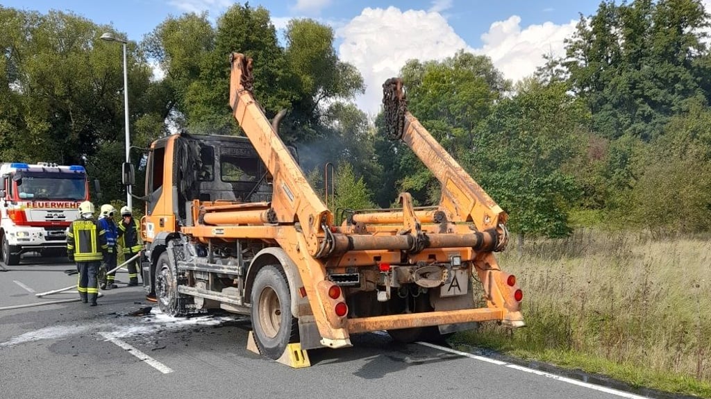 Am betroffenen Lkw entstand ein wirtschaftlicher Totalschaden.