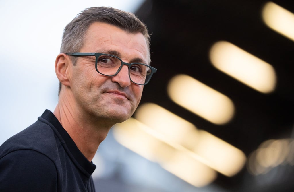 Darf beim Löwen-Gastspiel in Halle nun doch nicht auf der 1860-Bank sitzen: Trainer Michael Köllner.