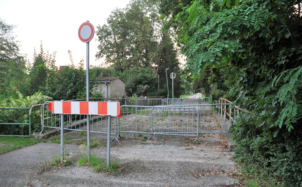 2004 war die Brücke in der Parchener Parkstraße für den Autoverkehr gesperrt worden. Seit 2014 ist sie auch für Radfahrer und Fußgänger tabu.  