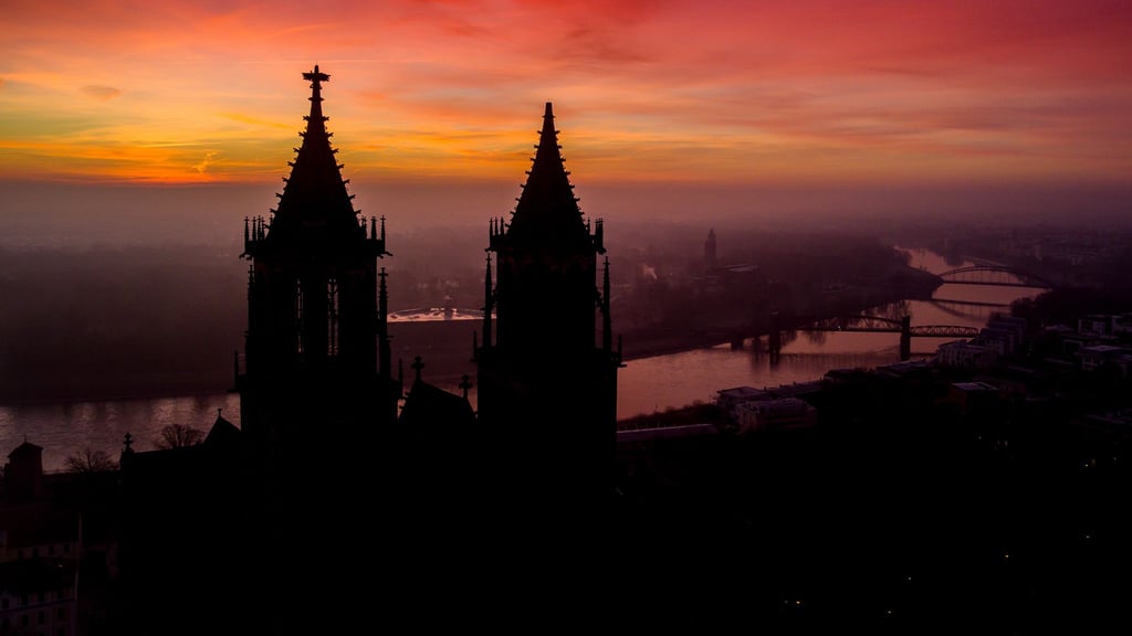 Die Landeshauptstadt besitzt eindrucksvolle Schätze, die immer wieder Elbstädter und Touristen zum staunen bringen.