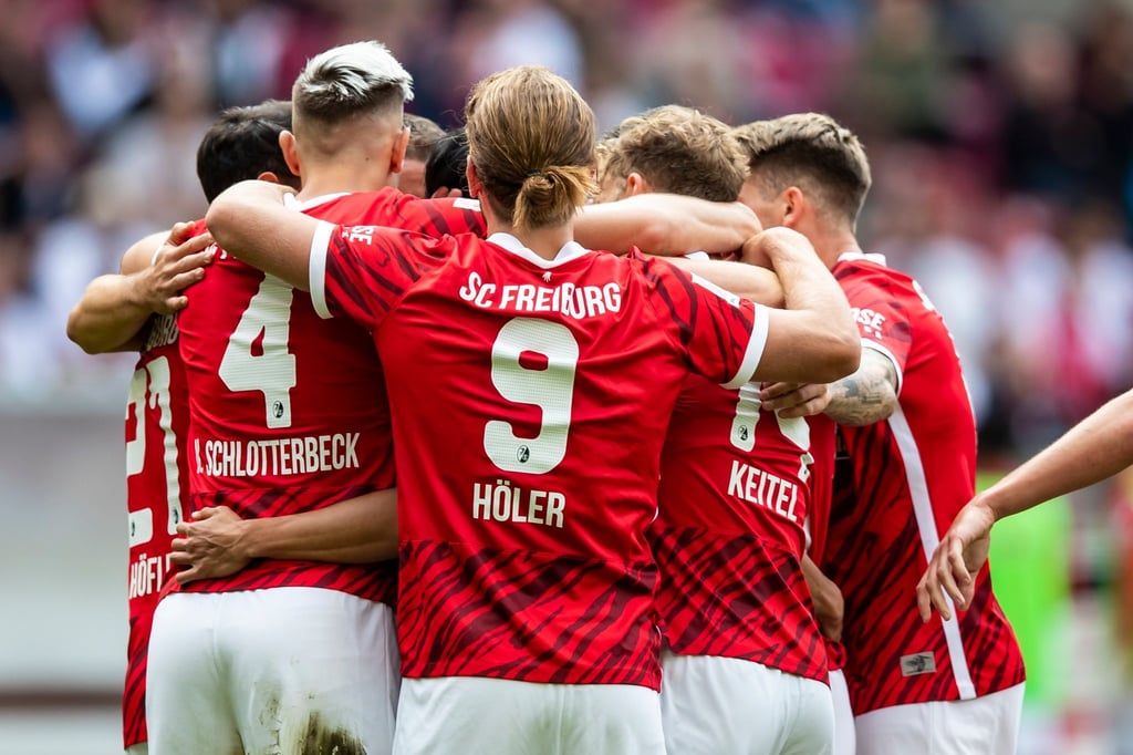 Der SC Freiburg hat das baden-württembergische Bundesliga-Duell mit dem VfB Stuttgart für sich entschieden.