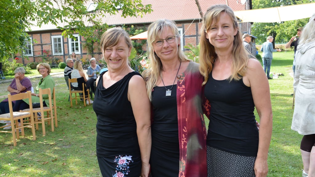 Die drei Schwestern Lilli Michaelis (von links), Anna Harthun, Katrin Ballach luden am Wochenende nach Losse ein.