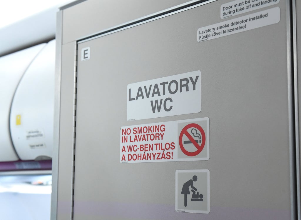 Verriegelt und verrammelt weil die Toilette dauerhaft besetzt war, musste der Airbus A 320 zwischenlanden.