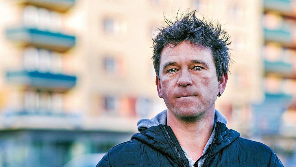 Schauspieler Peter Schneider, gebürtiger Zeitzer und Mann in vielen Männerrollen, gibt zusammen mit Greta Taubert Ostmännern eine Stimme.