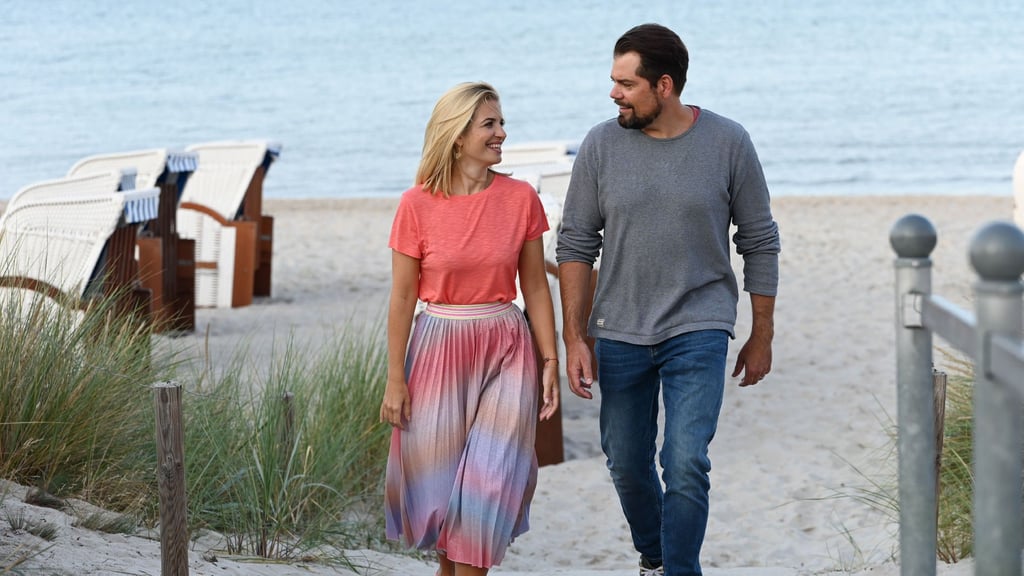 Susan Sideropoulos und Daniel Fehlow beim Drehstart für "Leon - Glaub nicht alles, was du siehst" auf der Insel Rügen.