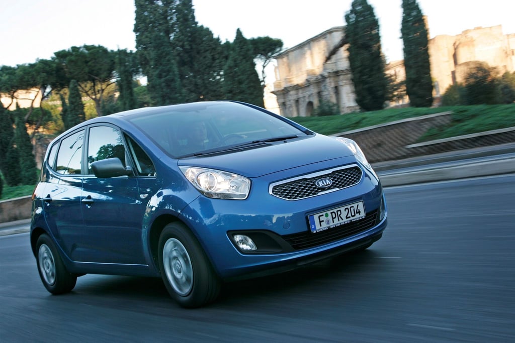 Möglichst viel Platz auf wenig Verkehrsfläche bieten Autos wie der Kia Venga.
