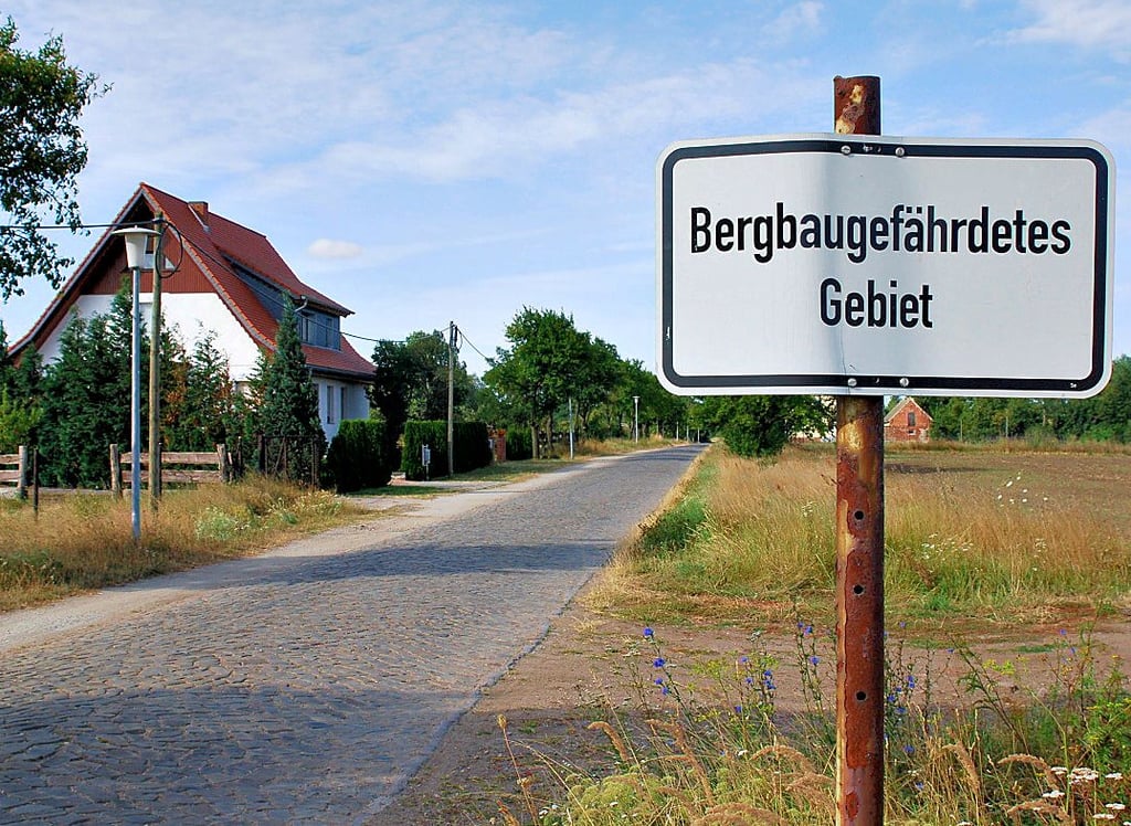 Im Umfeld von Pömmelte gibt es ein historisches Altbergbaugebiet. Bis vor rund hundert Jahren wurde Braunkohle gefördert.