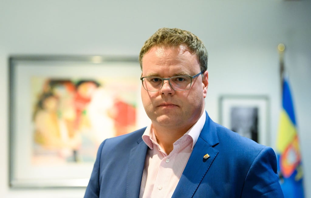 Tobias Gerdesmeyer schaut in die Kamera.
