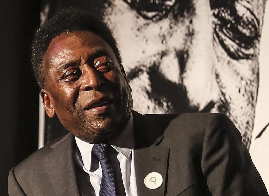 Pelé bleibt nach seiner Operation auf der Intensivstation.