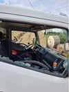 Bei einem Transporter auf einem Lagerplatz der Gemeinde Meitzendorf wurde die Scheibe eingeschlagen und der Inhalt des Wagens durchsucht. Der Schaden wurde auf 5000 Euro geschätzt.