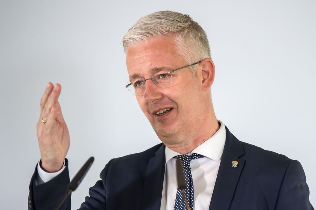 Matthias Groote, Landrat vom Landkreis Leer, spricht.