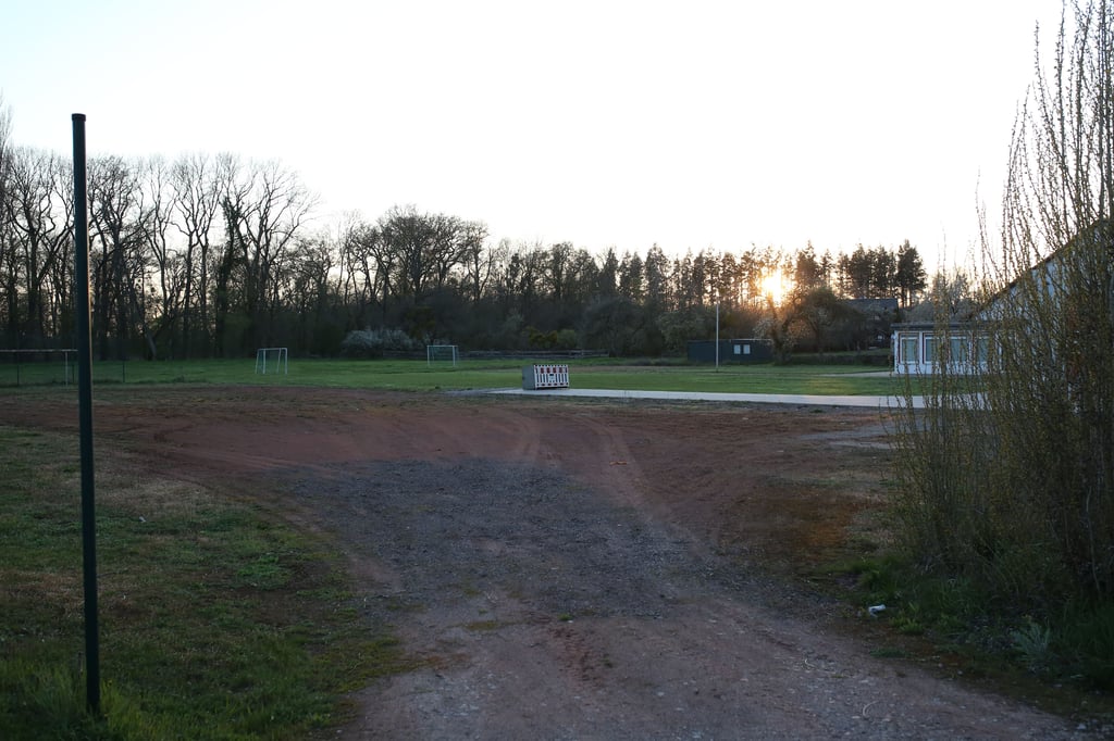 Der Ranieser Sportplatz unweit der Feuerwehr soll künftig Baugebiet werden. Durch Gesetzesänderungen wird sich der Baustart hier aber verschieben.