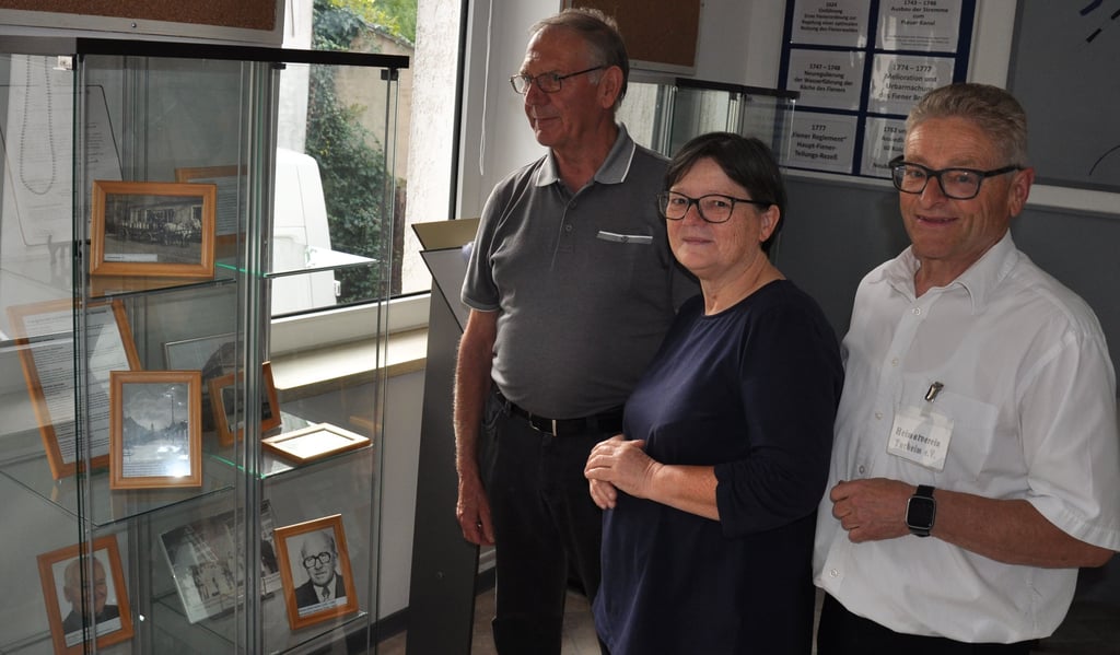 In der Heimatstube Tucheim: (v. li.) Helmer Rawolle, Monika Böhl und Joachim Böhl.