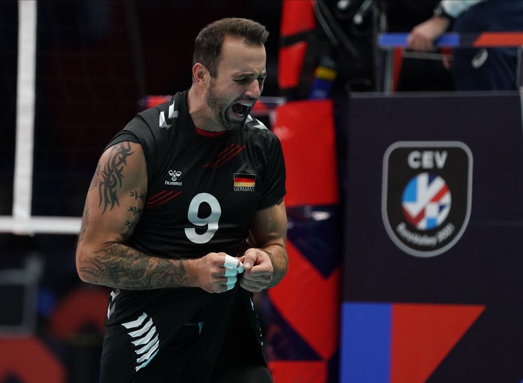 Die deutschen Volleyballer um Georg Grozer wollen ins EM-Viertelfinale.