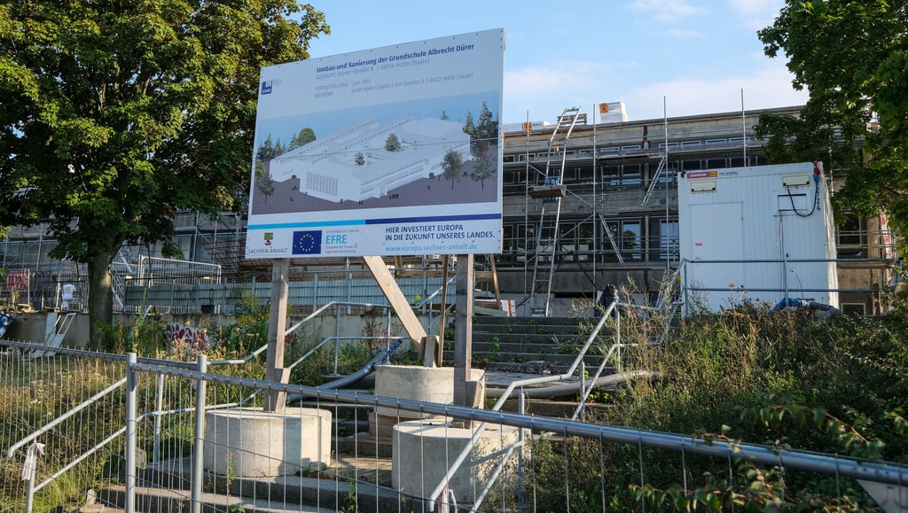 Blick auf die Baustelle der Albrecht-Dürer Grundschule in Halle.