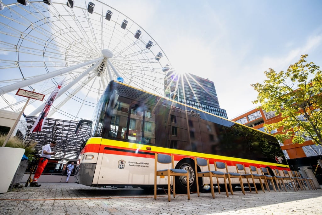 Wer sich am Riesenrad im Münchner Werksviertel gegen Covid-19 impfen lässt, darf im Anschluss kostenlos mit dem Riesenrad fahren.