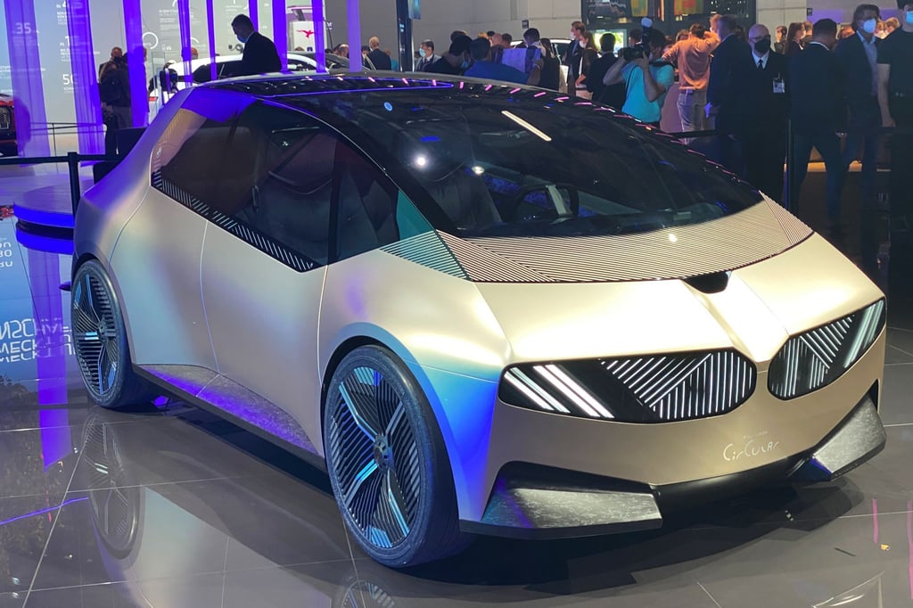 Wiederverwertbar: Die BMW-Studie i Vision Circular besteht aus recyceltem Material, das sich am Ende des Autolebens erneut wiederverwerten lassen soll.