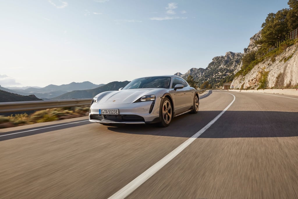 Sportcoupé mit SUV-Qualitäten: Als Cross Turismo soll der Porsche Taycan alltagstauglicher werden.