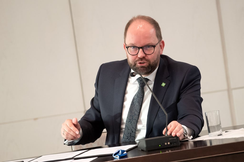Johann Wimberg (CDU), Landrat des Landkreises Cloppenburg, spricht.