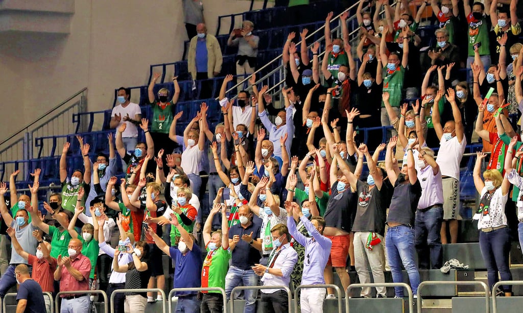 Die Tribünen in der Handball-Bundesliga werden in der morgen beginnenden Saison wieder gefüllt sein. In der Getec-Arena dürfen bis zu 5000 Zuschauer dabei sein.