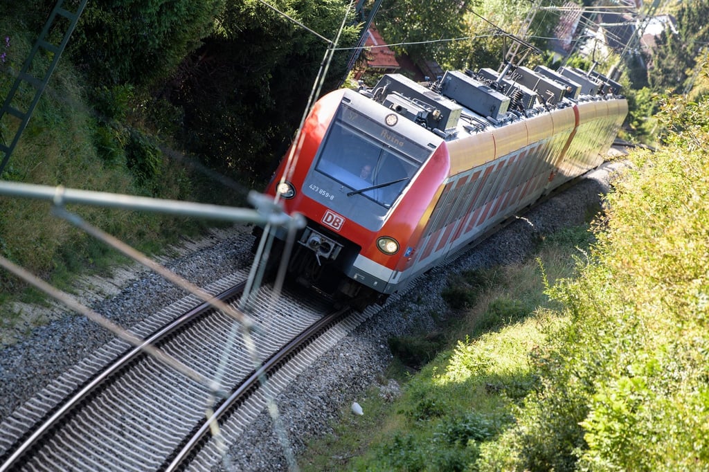 Mit dem „Deutschland Abo-Upgrade“ sind bundweit Gratisreisen im Nahverkehr möglich.
