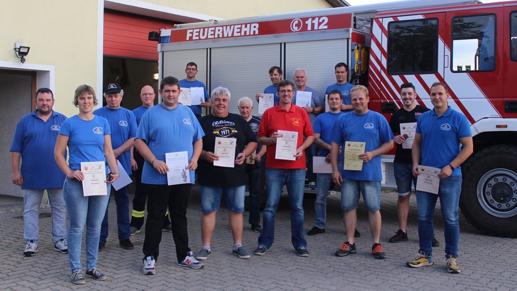 Eine ganze Reihe Kameraden der Garitz-Bornumer Feuerwehr konnten befördert und für langjährige Mitgliedschaft geehrt werden.