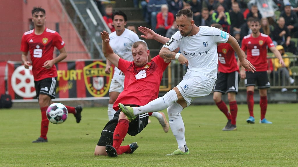Luka Sliskovic trifft hier zum 2:0 für den 1. FC Magdeburg in Stendal.