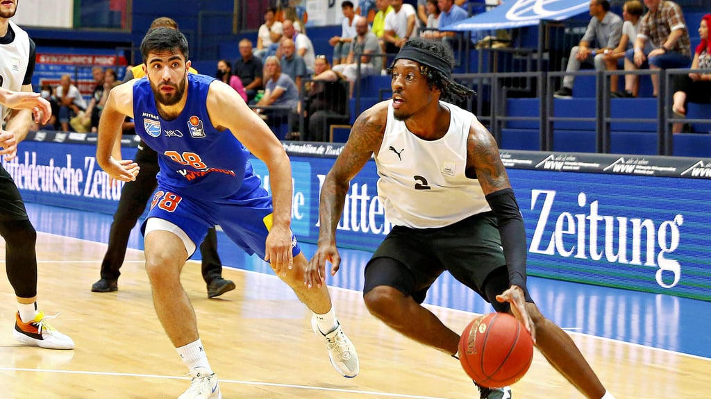 Neuzugang Behnam Yakhchali (l.) will beim Syntainics MBC in dieser Saison durchstarten.