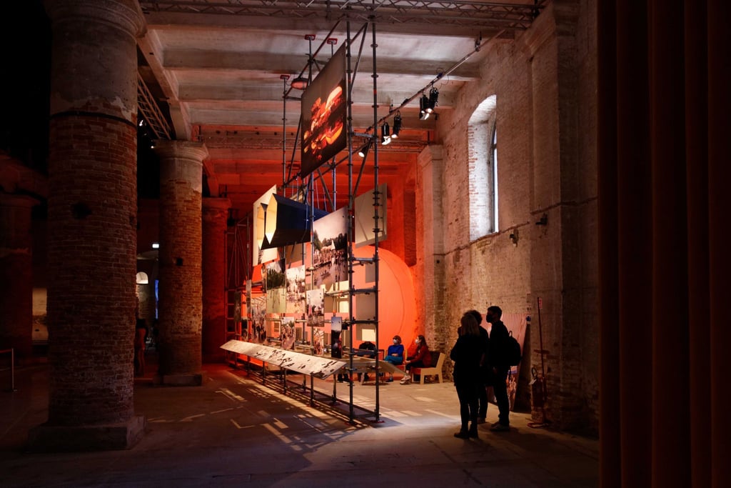 Die Installation „Instances of Urban Practice“ (Beispiele städtischer Praxis) des Berliner Architekten-Kollektivs Raumlaborberlin im Arsenale der Architekturbiennale.