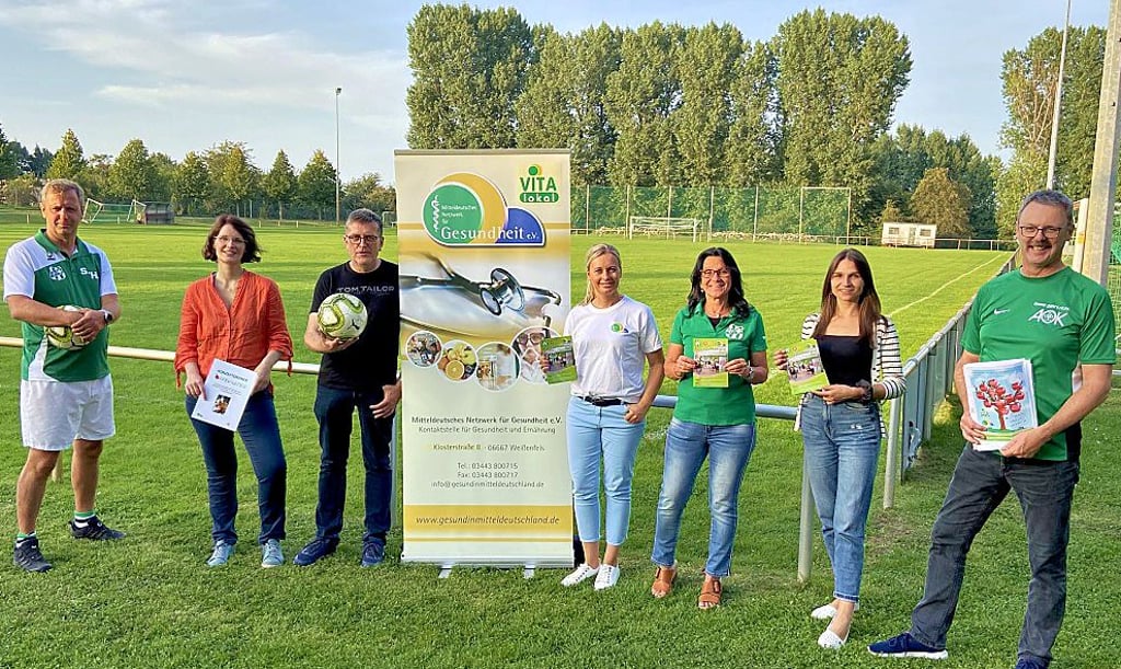 Die Veranstalter und Parnter des Benefizfußballspiels zugunsten des Apfel-Latein-Gesundheitsprojektes