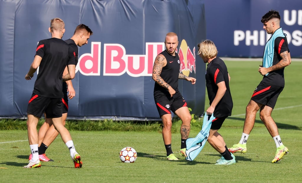 RB-Profi Angeliño (M.) steht in Manchester im Fokus.