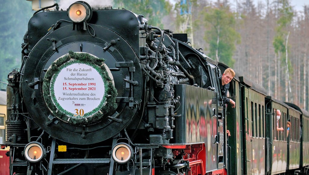 Am Mittwoch jährte sich zum 30. Mal die Wiederaufnahme des Zugverkehrs zum Brocken. Das wurde mit einem Traditionszug gefeiert.