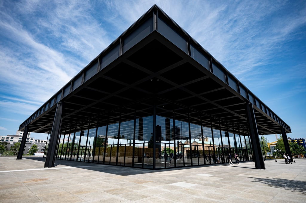 Die Neue Nationalgalerie in Berlin öffnet wieder ihre Türen für Besucher.