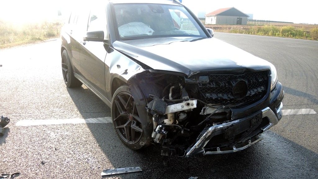 Weil ein 36-jähriger Mercedesfahrer in Halberstadt beim Linksabbiegen auf die B79 einen Hyundaifahrer übersehen hat, stießen die beiden Fahrzeuge zusammen. An beiden Fahrzeugen entstand ein Sachschaden in Höhe von 22.000 Euro.