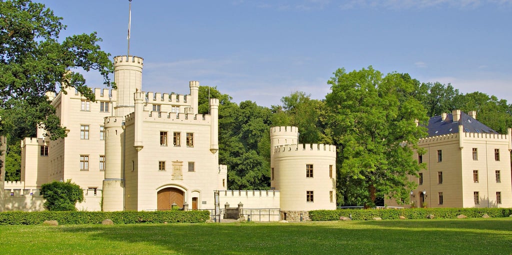 Das Jagdschloss Letzlingen. Damit verbunden ist nicht nur die Jagd, sondern auch die Forstwirtschaft. Vor 300 Jahren nahm der erste Förster seinen Dienst dort auf. Das wird am 2. Oktober gefeiert, organisiert vom Betreuungsforstamt Letzlingen.