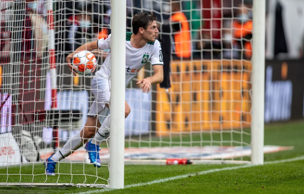 Jonas Hofmann von Mönchengladbach trifft.