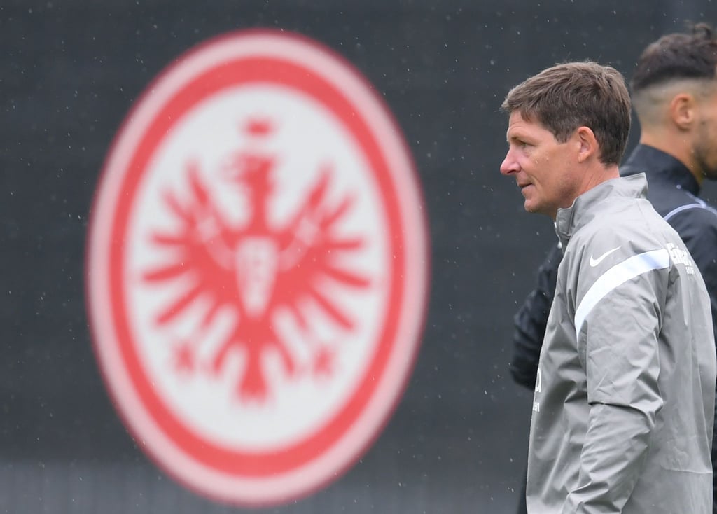 Cheftrainer Oliver Glasner nimmt am Abschlusstraining teil.