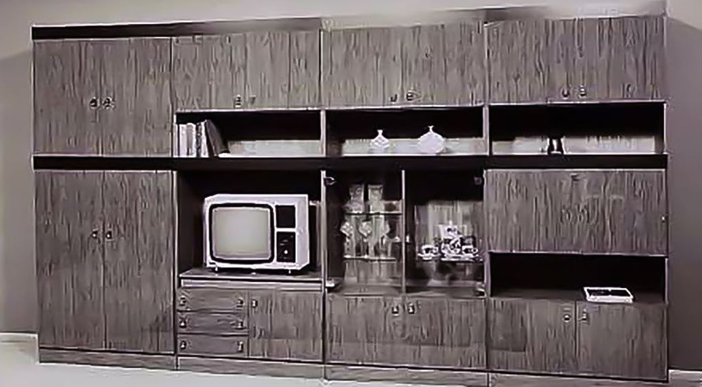 Aus dem Hause ?WiWeNa? stammt auch diese Schrankwand aus den 70ern.