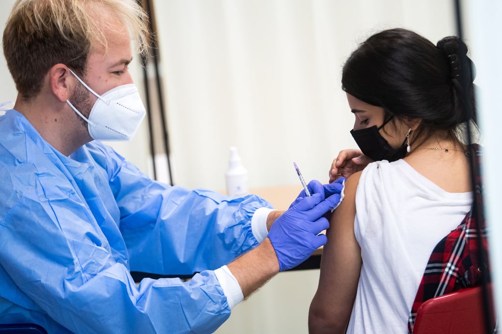 Bei der Impfaktions-Premiere wurden am Donnerstag am Wernigeröder Anger 83 Menschen gegen Covid-19 immunisiert.