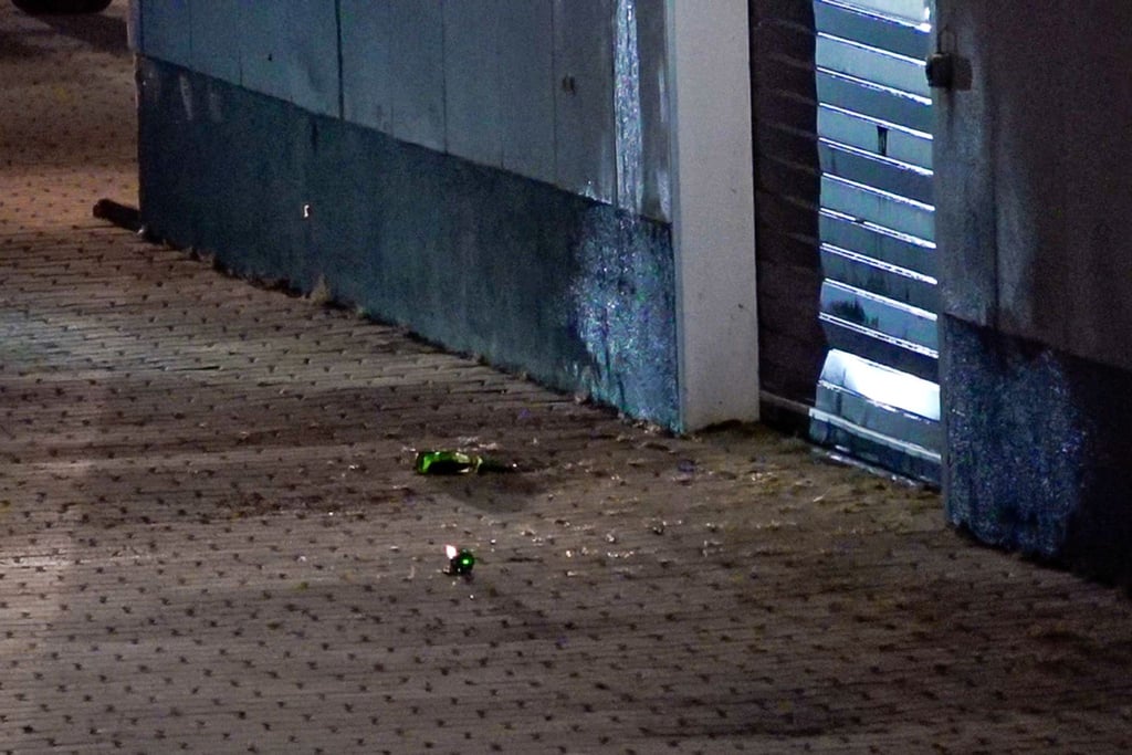 Die unbekannten Täter sollen nach dem Anschlag in einem Auto geflüchtet sein.