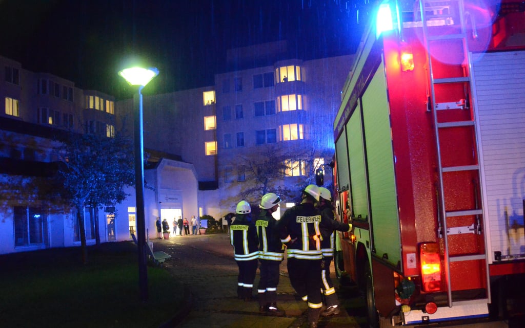 Wegen eines Feueralarms in der Median Klinik Kalbe rückten feuerwehr-Einsatzkräfte aus.