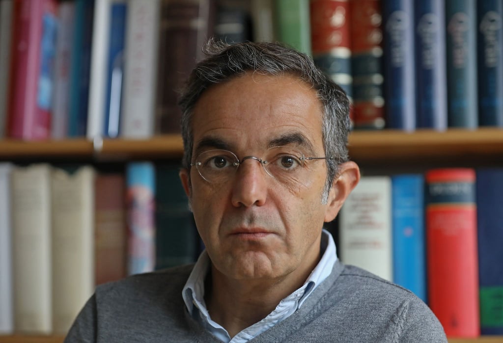 Navid Kermani, Schriftsteller, in seinem Arbeitszimmer.