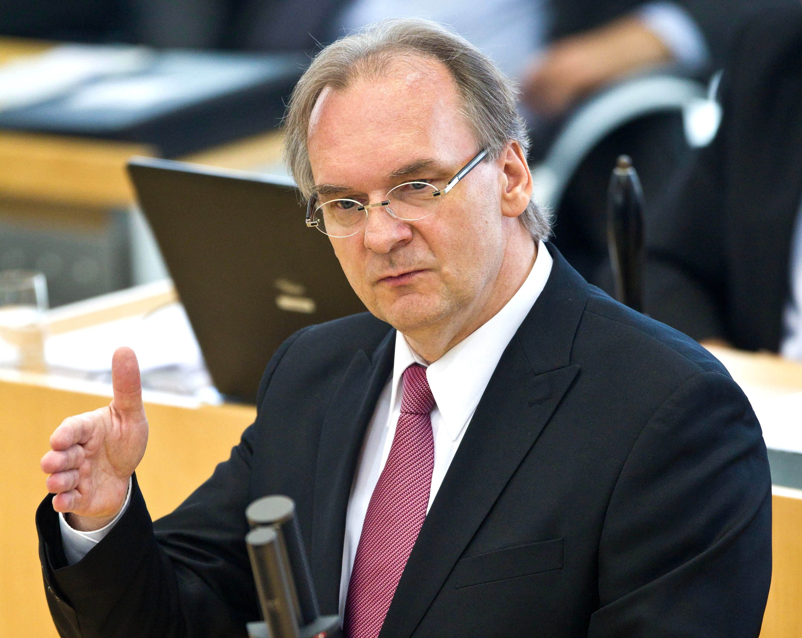Reiner Haseloff 2011 bei einer Rede im Landtag,