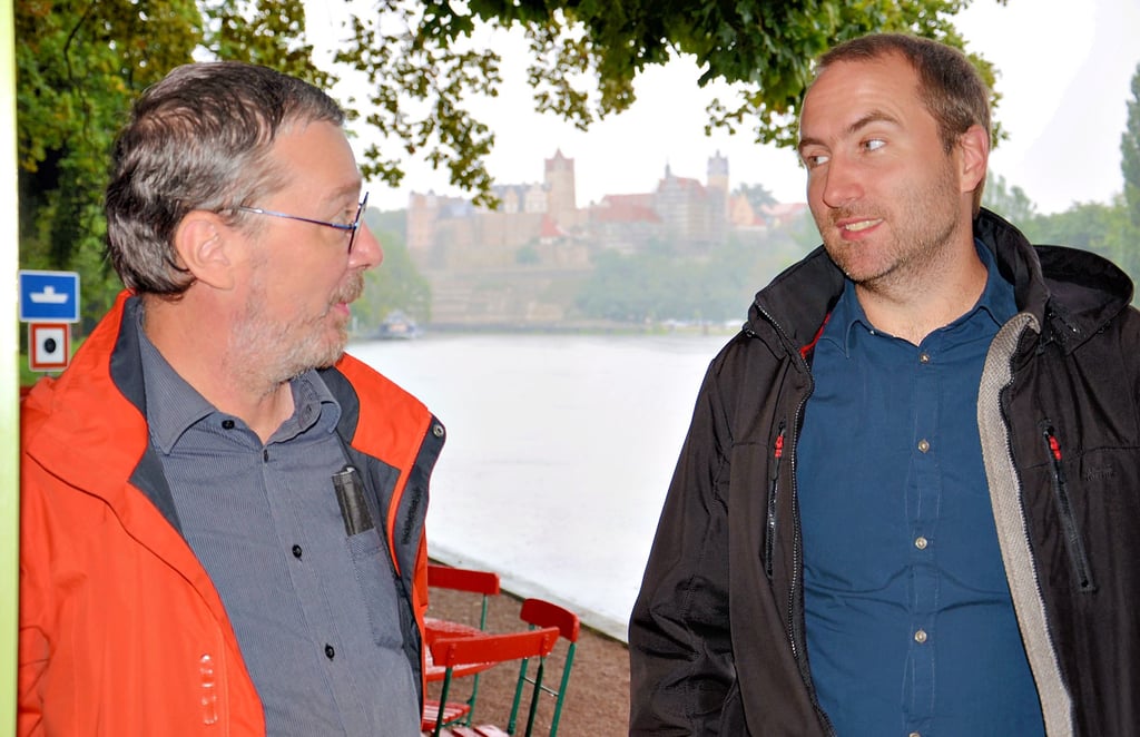 Pfarrer Kornelius Werner (rechts) wird Pfarrer Arne Tesdorff beerben, was dessen bisherigen Bereich betrifft. Damit übernimmt der Hecklinger ab Oktober auch die Dienste in den Gemeinden der Pfarrei Güsten.